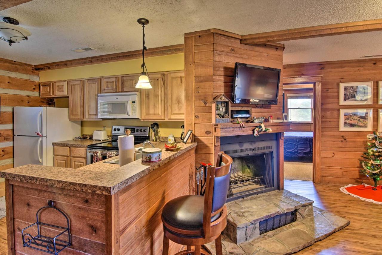 Villa Cozy Cabin With Hot Tub And Smoky Mountain Views! à Bryson City Extérieur photo