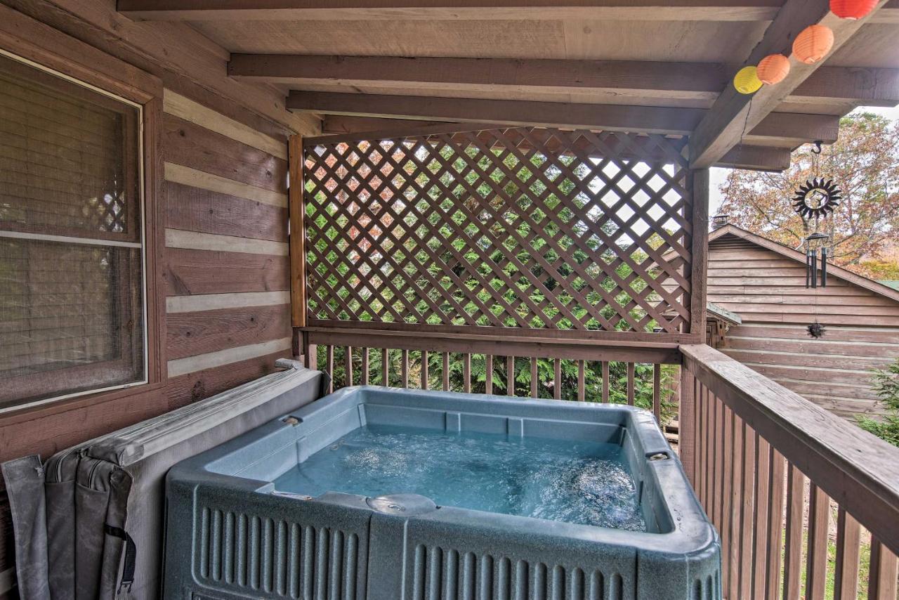 Villa Cozy Cabin With Hot Tub And Smoky Mountain Views! à Bryson City Extérieur photo